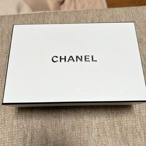 CHANEL Black And White Signature Gift Box